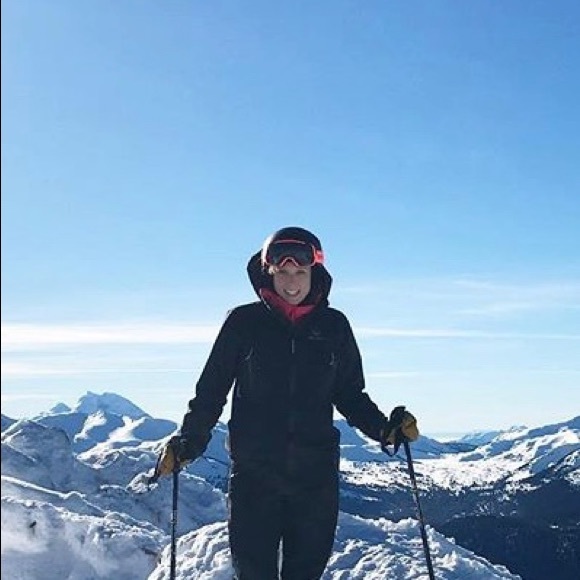 Meet your Posher, Caroline - Picture 1 of 1